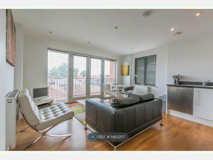 2 Bedroom Flat To Rent In Castle Quay, Bedford, MK40