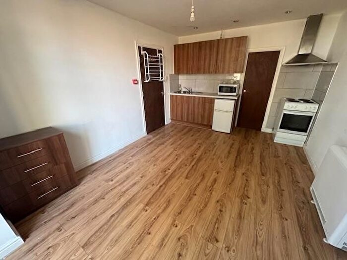 Studio To Rent In Noster Hill, Cross Flatts, LS11