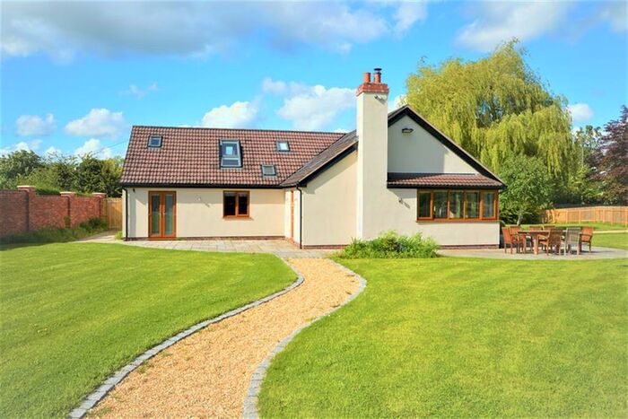 4 Bedroom Detached Bungalow To Rent In Knutsford Road, Holmes Chapel, Crewe, CW4