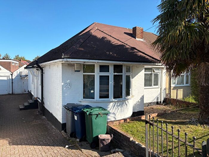 3 Bedroom Bungalow To Rent In Glengall Road, Edgware, HA8
