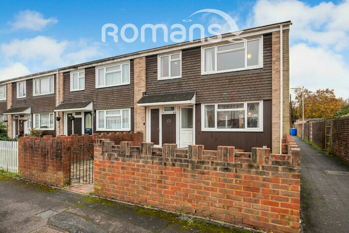 3 Bedroom End Of Terrace House To Rent In Lyndhurst Avenue, Aldershot, GU11