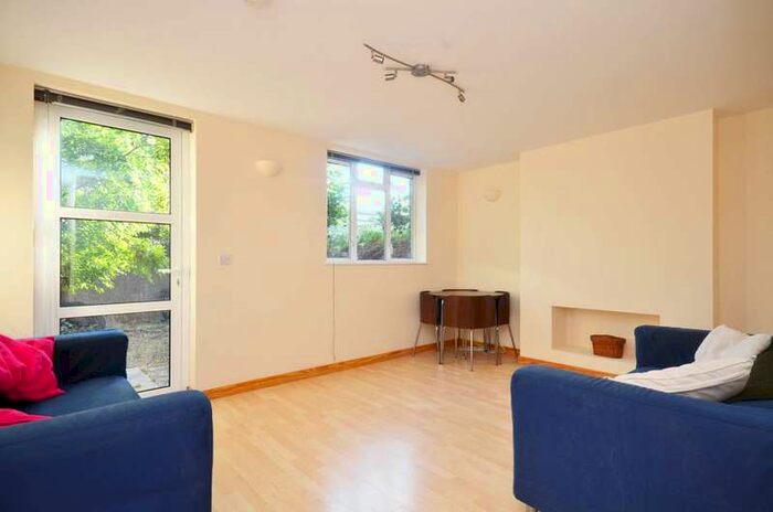 1 Bedroom Flat To Rent In Carnarvon Road, Stratford, E15