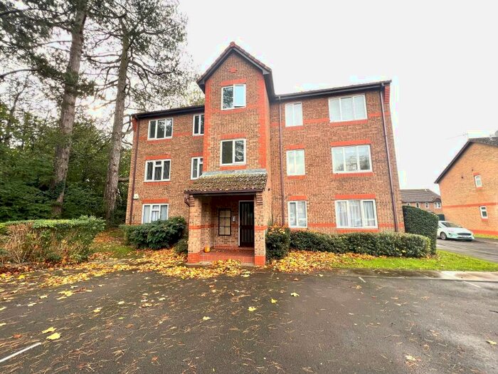 2 Bedroom Apartment To Rent In * Refurbished * Nutfield Court, Southampton, SO16