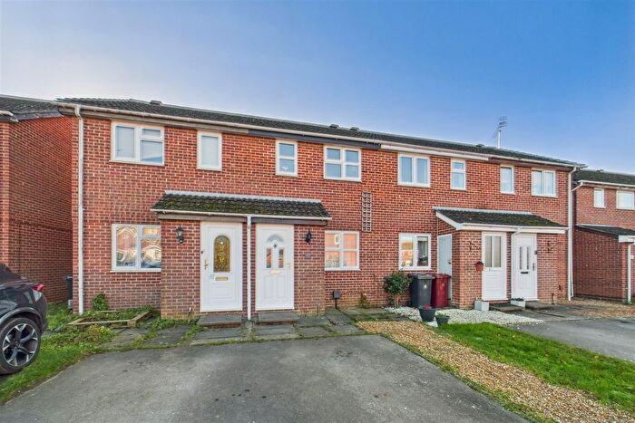 2 Bedroom Terraced House For Sale In Chatsworth Road, Chichester, PO19