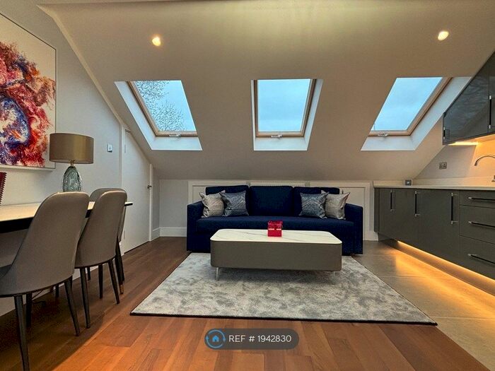 3 Bedroom Maisonette To Rent In Goldsboro Road, London, SW8