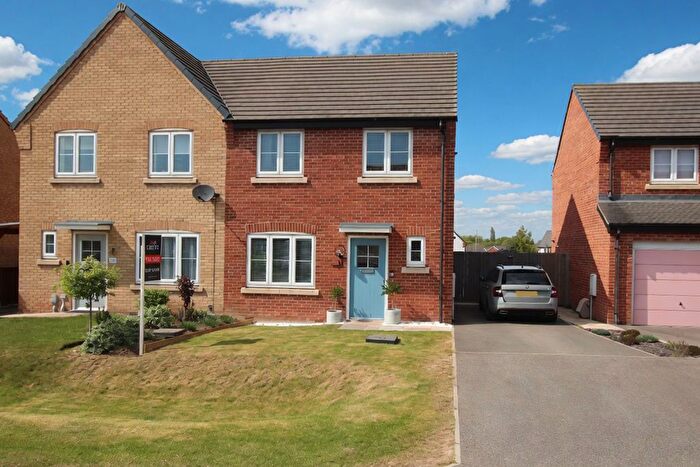 3 Bedroom Semi-detached House For Sale In Conker Grove, Louth, LN11