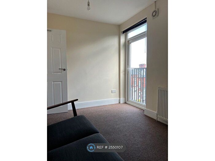 1 Bedroom Flat To Rent In Machon Bank, Sheffield, S7