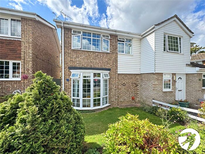 3 Bedroom Semi-Detached House For Sale In Chatsworth Drive, Sittingbourne, Kent, ME10
