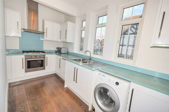 2 Bedroom Flat To Rent In West Barnes Lane, New Malden, KT3