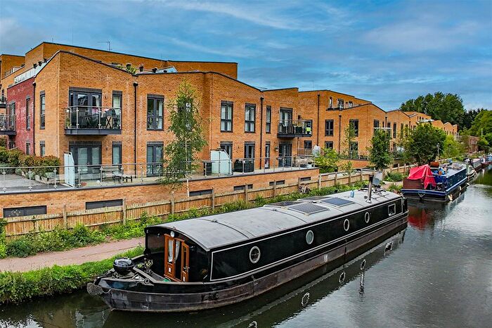 2 Bedroom Flat For Sale In Frogmore Road, Hemel Hempstead, HP3