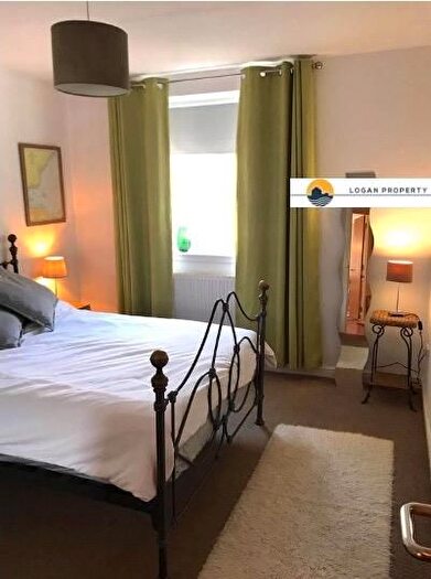 3 Bedroom Flat To Rent In Tower Place, Edinburgh, EH6