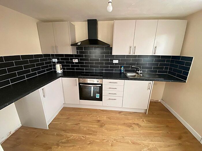 2 Bedroom Flat To Rent In Penarth Road, Cardiff, CF11