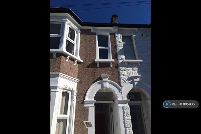 2 Bedroom Flat To Rent In Catford, London, SE6