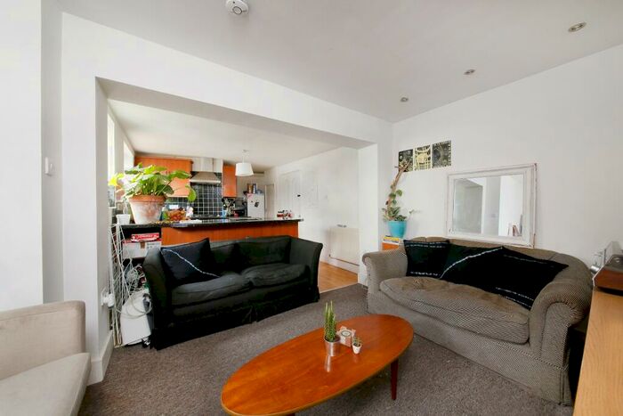 3 Bedroom Semi-Detached House To Rent In Tanners Mews, Deptford, London, SE8