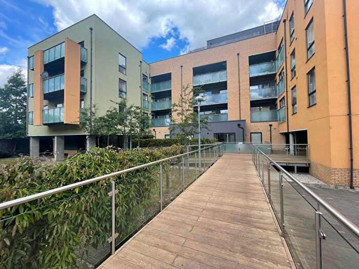 2 Bedroom Flat To Rent In Chigwell Road, London, E18