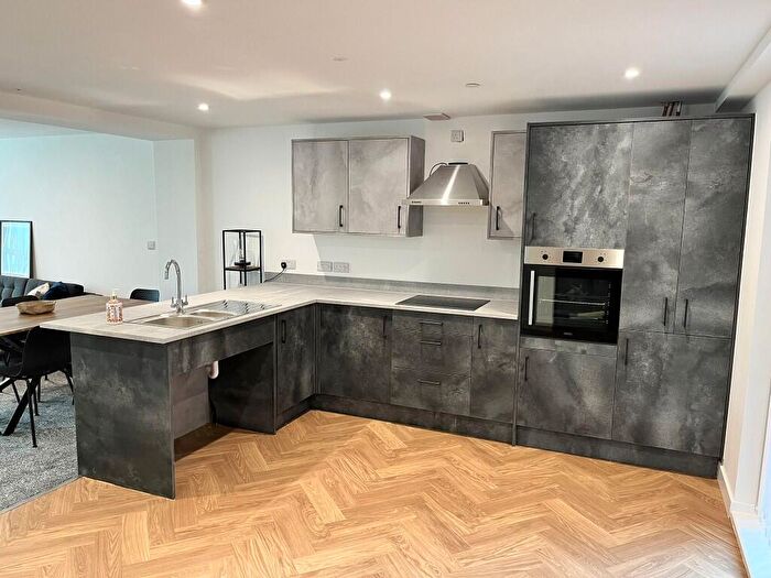 10 Bedroom Flat To Rent In Camden Street, Liverpool, Merseyside, L3