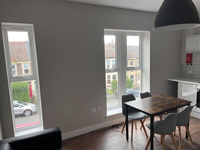 4 Bedroom Flat To Rent In Ravenswood Road, Bristol, BS6