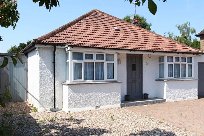4 Bedroom Detached Bungalow To Rent In Oak Avenue, Ickenham, UB10
