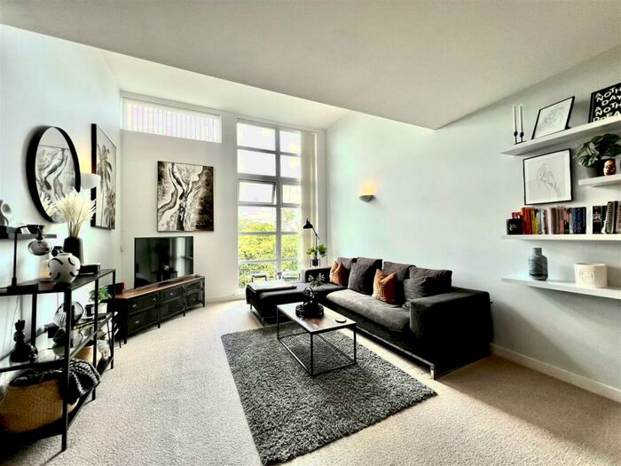 2 Bedroom Apartment To Rent In Altrincham Road, Manchester, M22