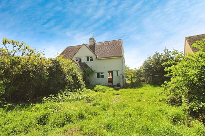 3 Bedroom Semi-Detached House For Sale In Meadow View, Kempsford, GL7