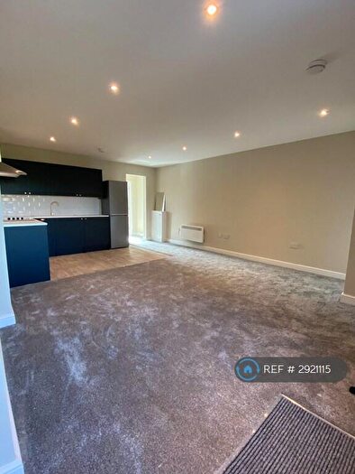 2 Bedroom Flat To Rent In Hall Street, Stockport, SK1