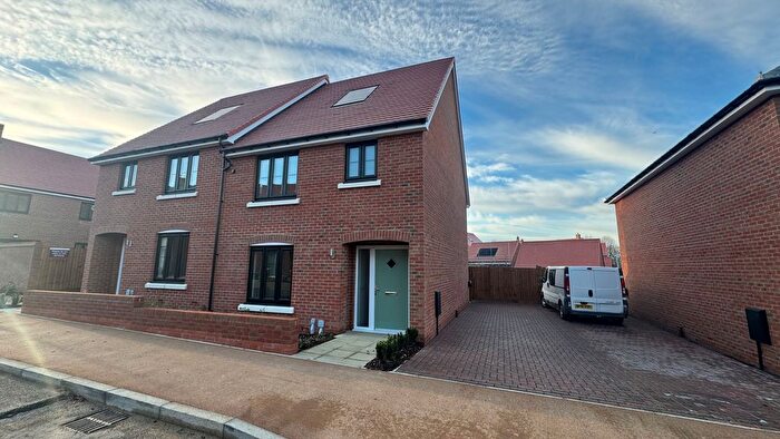 3 Bedroom Property To Rent In Bailey Drive, Bovingdon, HP3