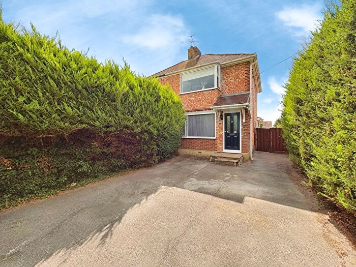 3 Bedroom Semi-Detached House For Sale In Carfax Avenue, Tongham, Surrey, GU10