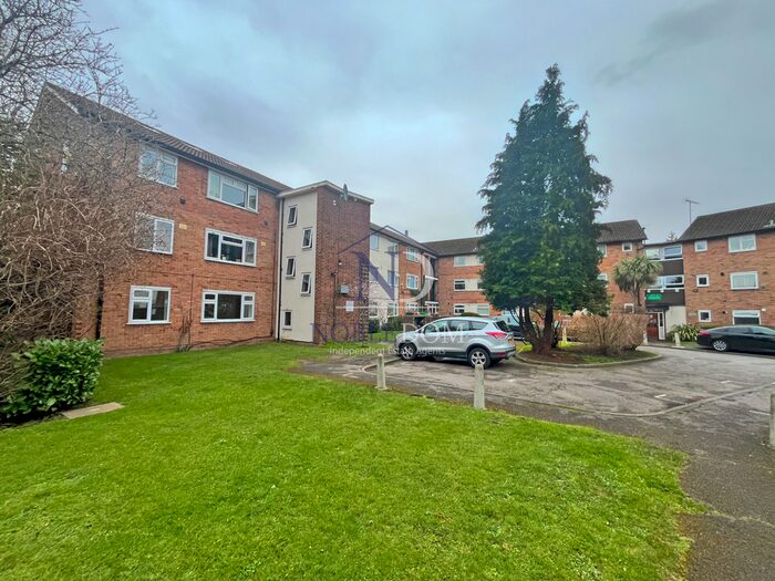 2 Bedroom Flat To Rent In Jersey Road, TW3