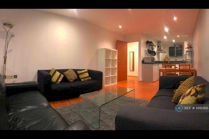 3 Bedroom Flat To Rent In London, London, SE5