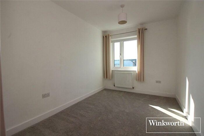 2 Bedroom Flat For Sale In Grade Close, Elstree, Borehamwood, Hertfordshire, WD6