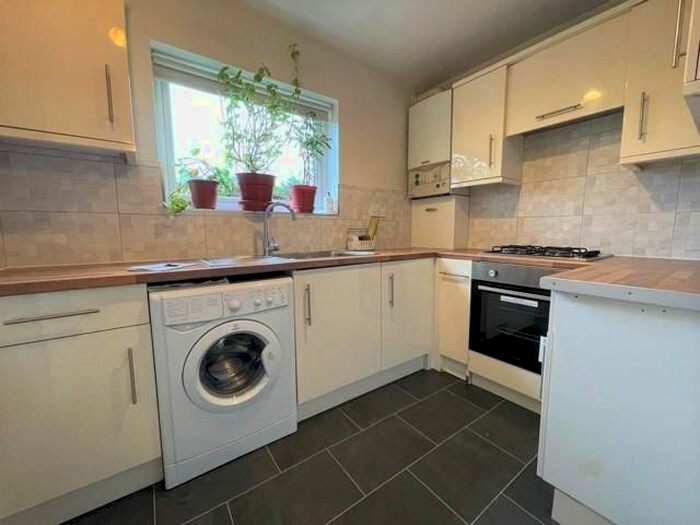 2 Bedroom Flat To Rent In Maidenhead, Berkshire, SL6