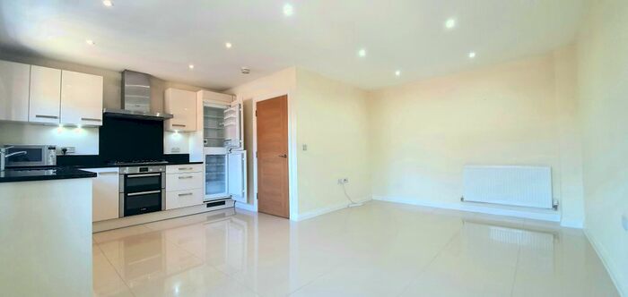 4 Bedroom Property To Rent In Colnhurst Road, Watford WD17