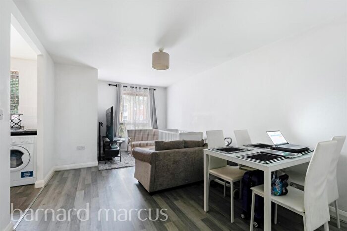 1 Bedroom Flat For Sale In Manning Gardens, Croydon, CR0