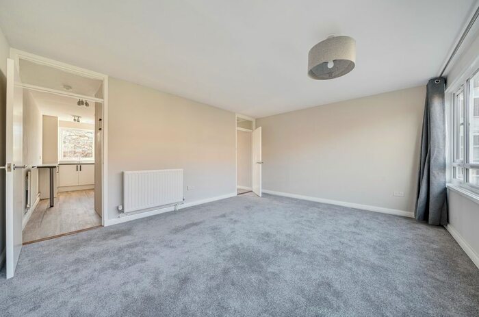 2 Bedroom Flat To Rent In Fair Acres, Hayes, Bromley, BR2