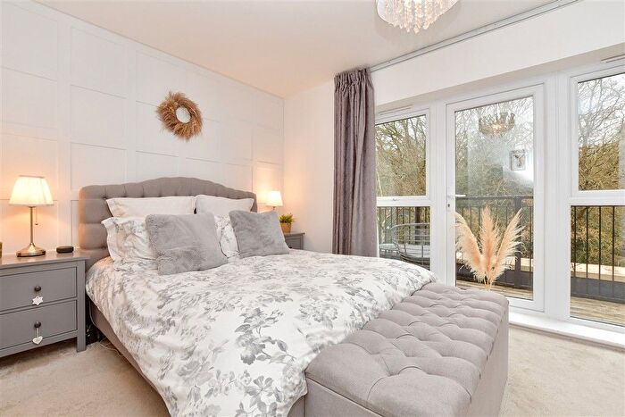 4 Bedroom Town House For Sale In Dover Road, Tadworth, Surrey, KT20