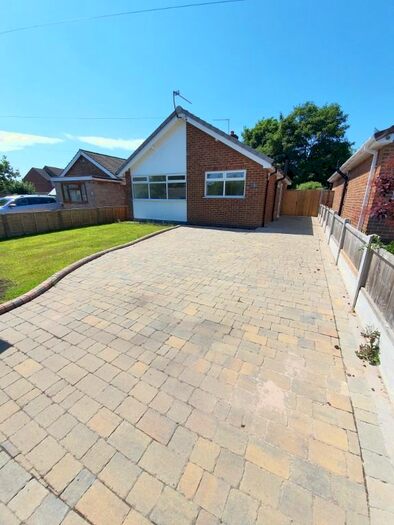 2 Bedroom Bungalow To Rent In Alexandre Close, Derby, DE23