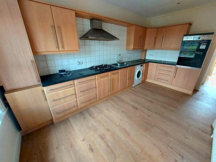 3 Bedroom Flat To Rent In Hatfield House Lane, Sheffield, S5