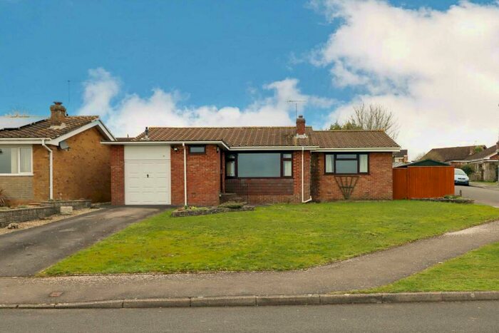 4 Bedroom Bungalow For Sale In Walters Drive, Pimperne, DT11