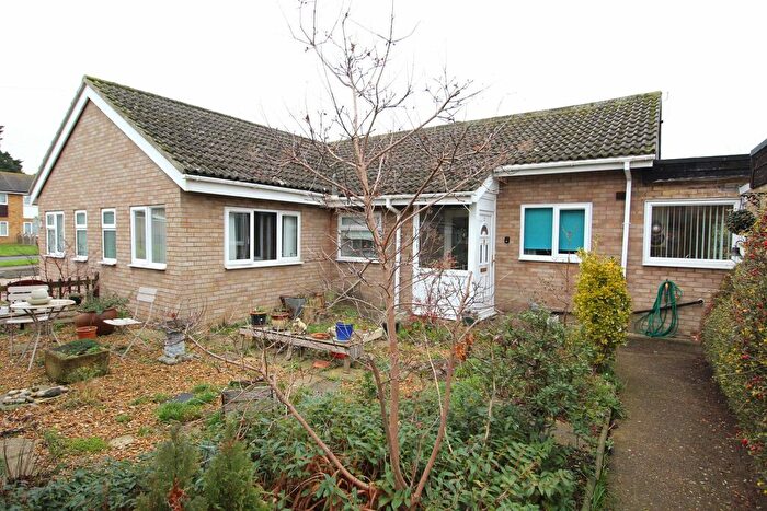 3 Bedroom Semi-Detached Bungalow For Sale In All Saints Way, Sandy, SG19