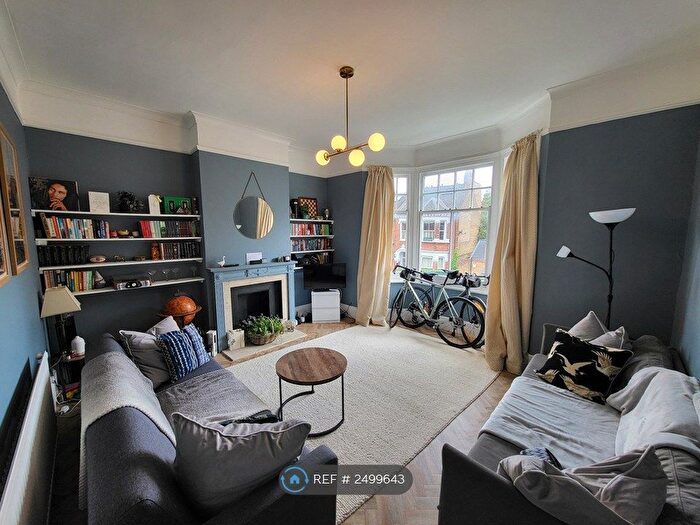 2 Bedroom Flat To Rent In St Anns Hill, London, SW18