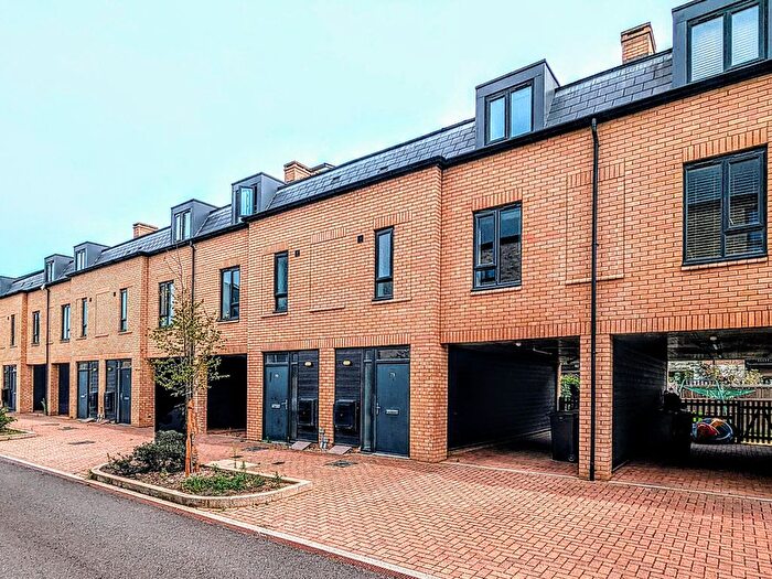 3 Bedroom Terraced House For Sale In Drovers Place, Huntingdon, PE29
