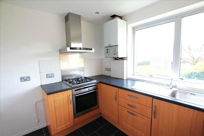 2 Bedroom Flat To Rent In Blunesfield, Potters Bar, Potters Bar, EN6