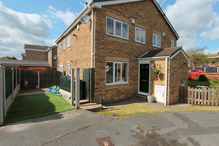 2 Bedroom Town House To Rent In Bude Court, Barnsley, S71