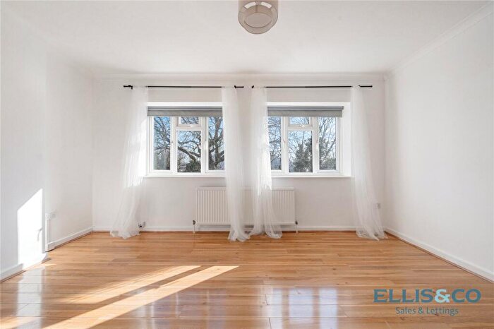 3 Bedroom Apartment To Rent In Granville Place, High Road, London, N12