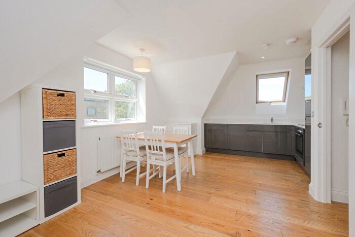 1 Bedroom Flat For Sale In Merton Road, London, SW19