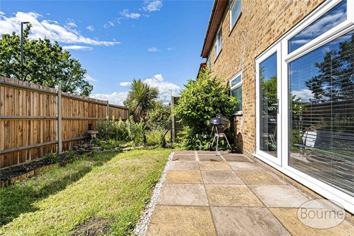 1 Bedroom Maisonette For Sale In Bower Court, Woking, Surrey, GU22