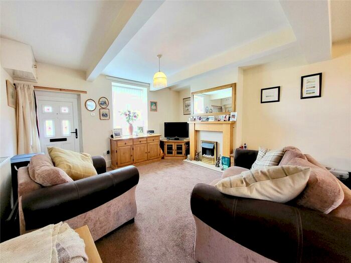 2 Bedroom Terraced House To Rent In Marple Road, Charlesworth, Glossop