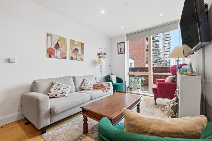 2 Bedroom Flat For Sale In Merchant Walk Development, Bow, E3