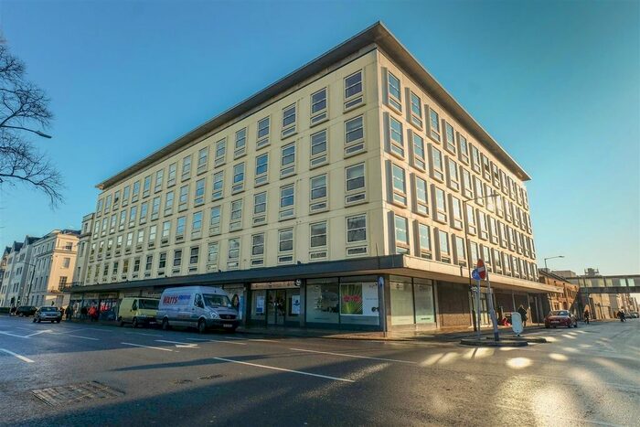 2 Bedroom Flat To Rent In Clarendon Avenue, Leamington Spa, CV32