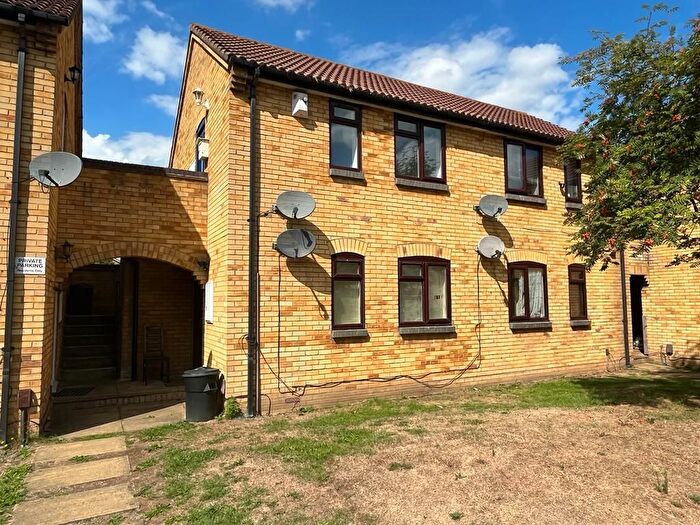 1 Bedroom Flat For Sale In Badgers Close, Hayes, UB3